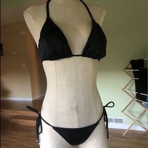 Black bikini